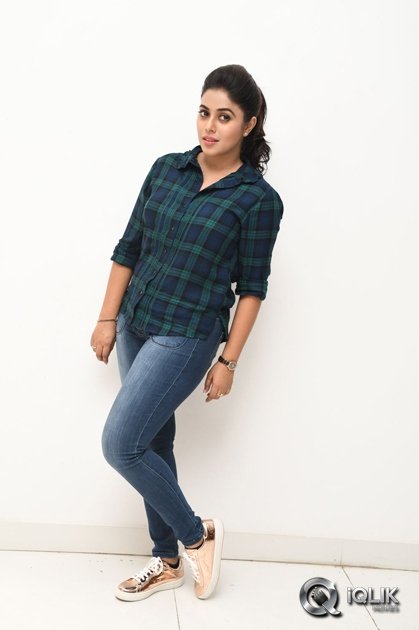 Poorna-Interview-About-Jayammu-Nischayammu-Raa-Movie